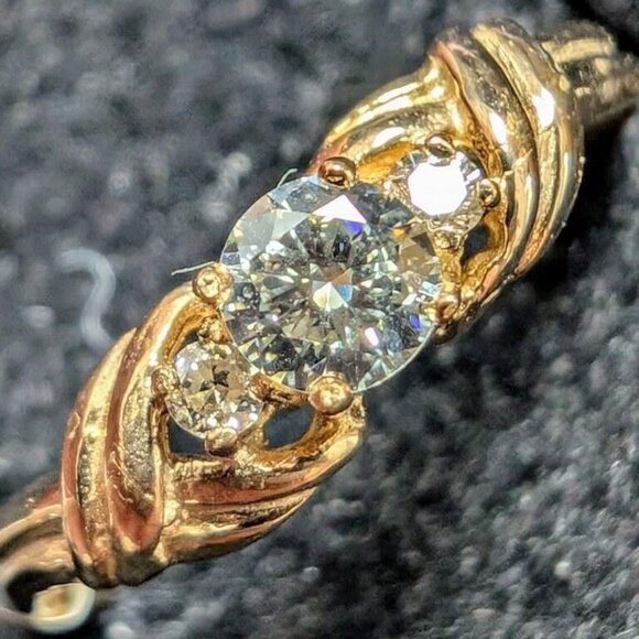10K Yellow Gold 1.47G Natural Diamond 0.2Ct Ring (~Size 6) - Picture 2 of 4